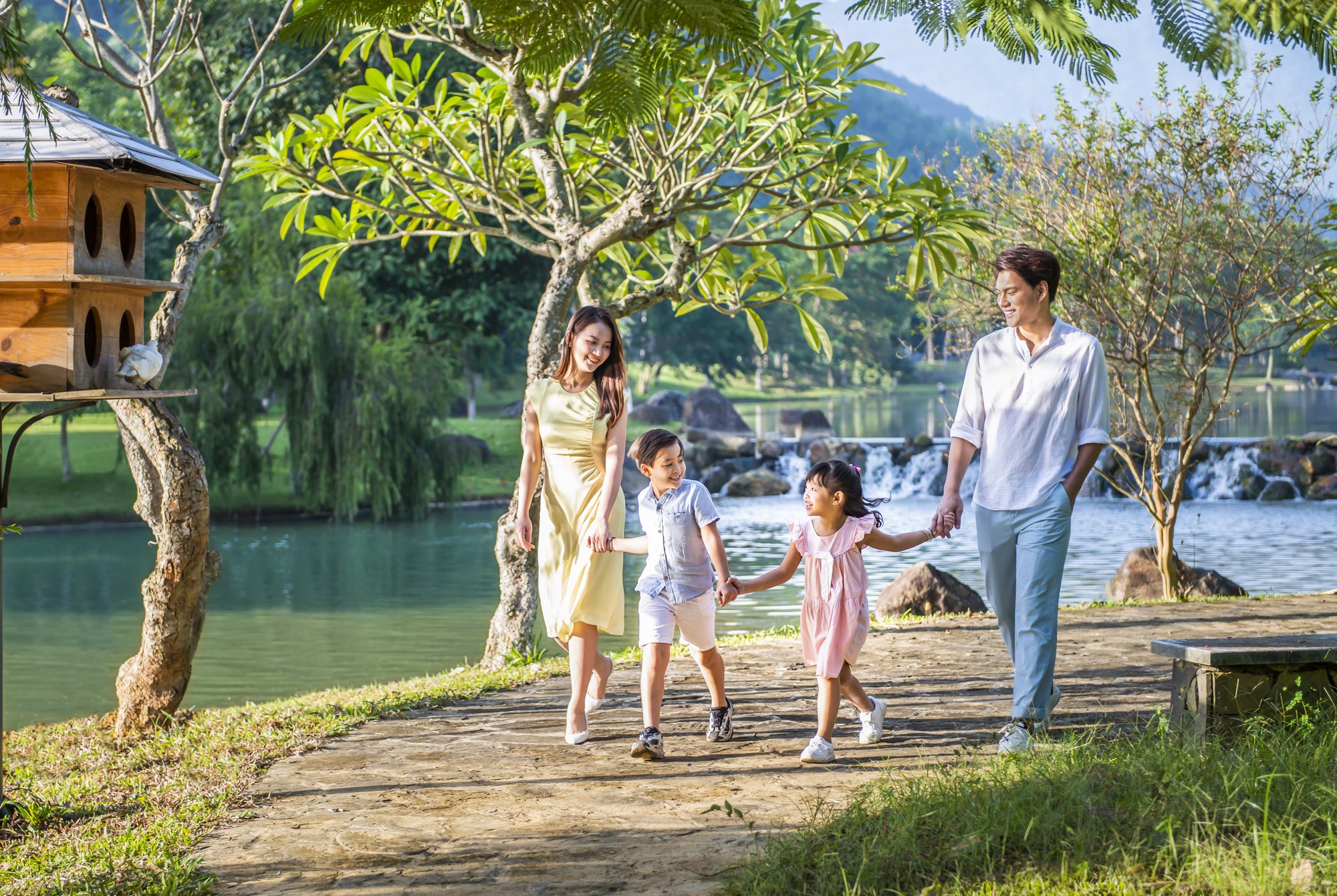 Đường dạo ven suối